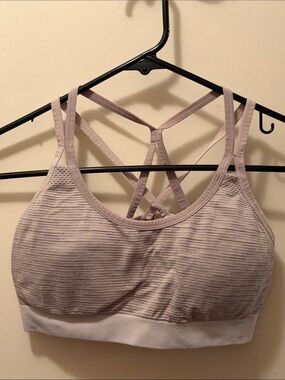 Strappy Seamless Sports Bra in Light Lavender